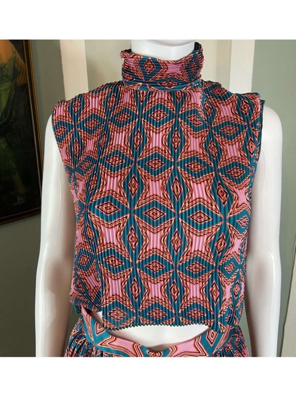 Claude Kameni Empress Pleated Crop Top Sleeveless Size 4 Star Burst Geometric